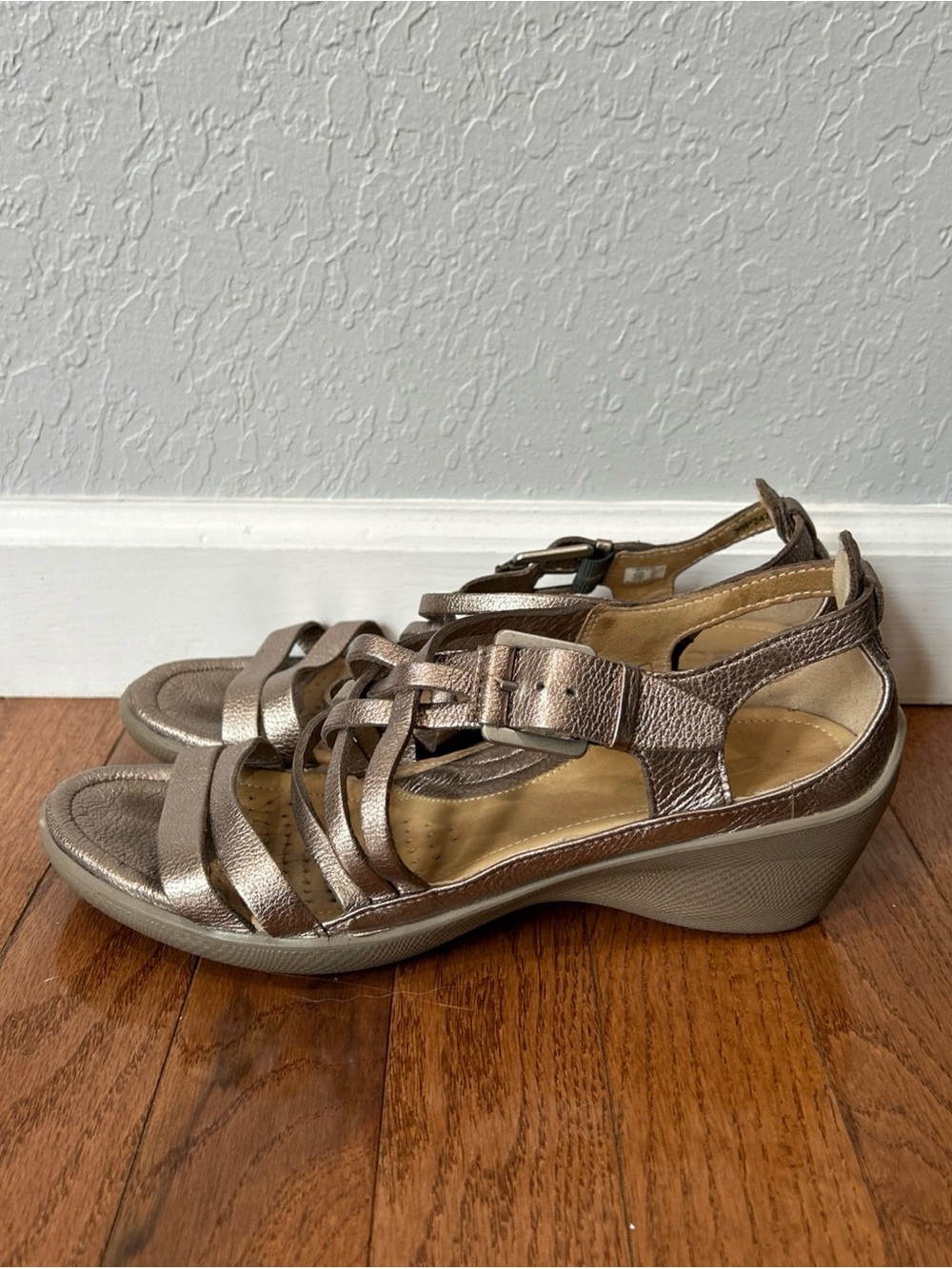 Ecco Sandals Strappy Heeled Shoes EU 39 Women’s Size 8-8.5 Metallic Bronze